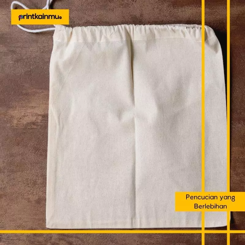 1. Hindari Mencuci Pouch Kanvas Terlalu Sering